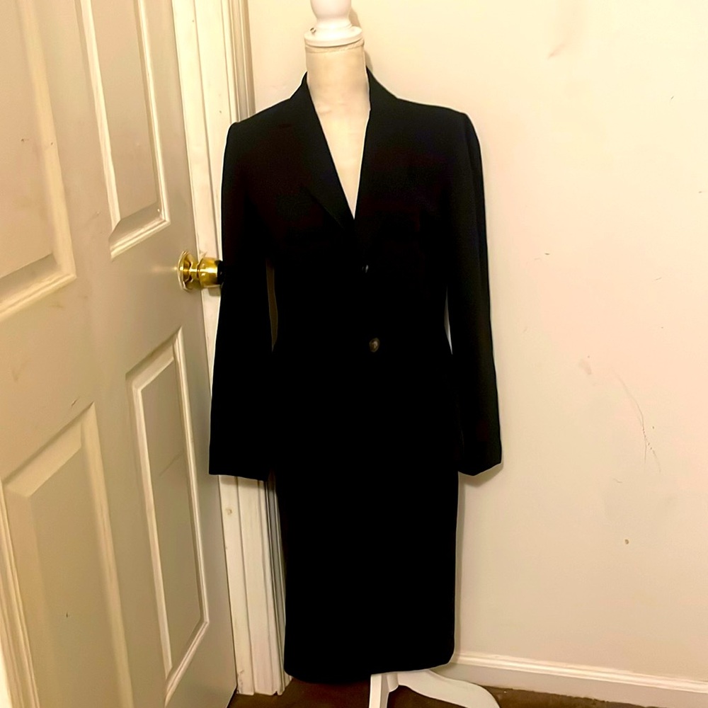 Pin strip black suit size 6 nice.
